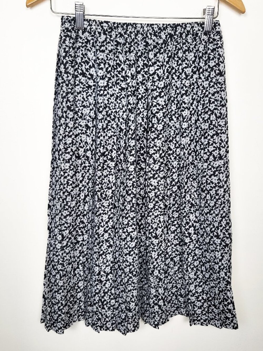 Vintage 90s SMW (Style My Way) Black and White Floral Pleated Midi Skirt - XS